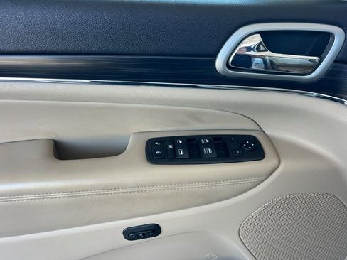 Used 2019 Jeep Grand Cherokee Limited w/ Luxury Group II AWD/4WD image 17