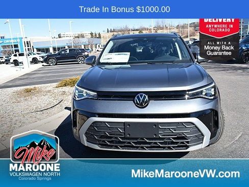 Certified 2025 Volkswagen Taos SE image 2