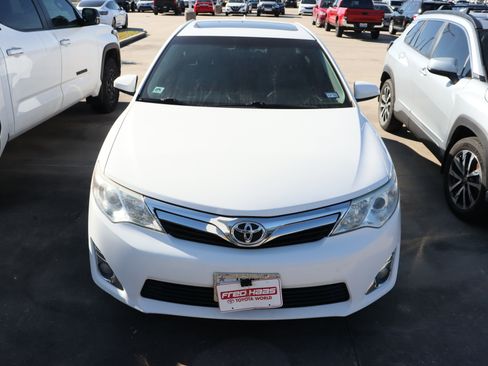 Used 2013 Toyota Camry XLE image 3