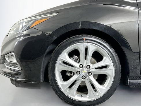 Used 2018 Chevrolet Cruze Premier image 12