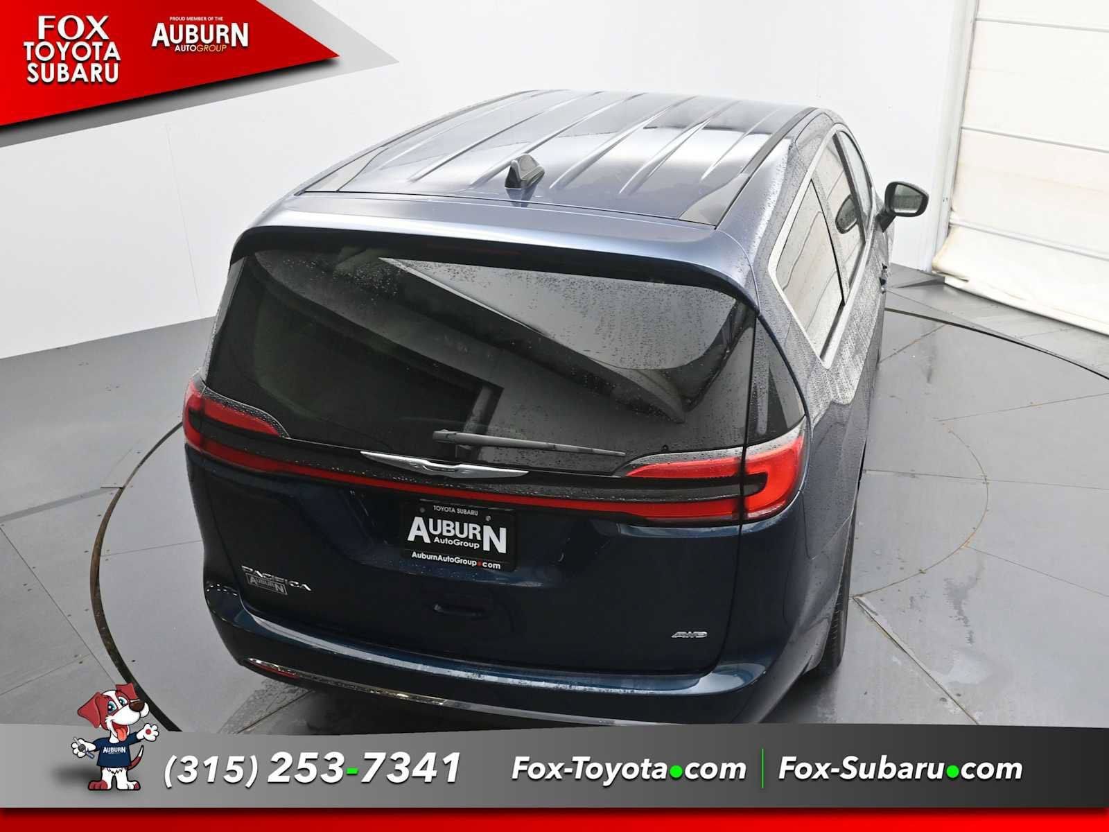 Used 2023 Chrysler Pacifica Touring-L AWD/4WD image 27