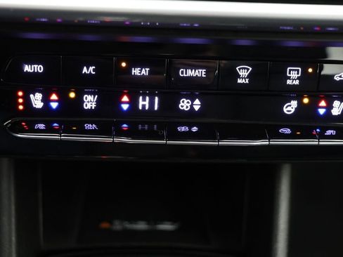 Used 2023 Chevrolet Bolt EUV LT w/ Convenience Package image 24