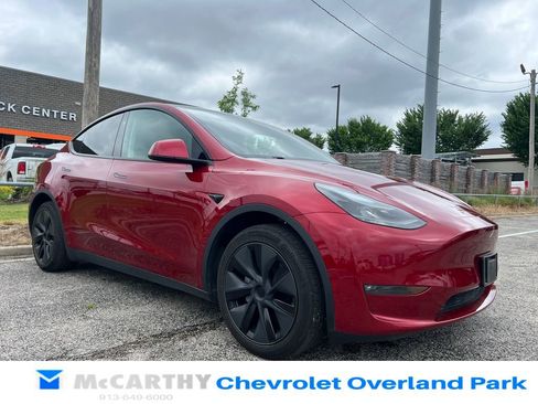 Used 2025 Tesla Model Y Long Range AWD/4WD image 1
