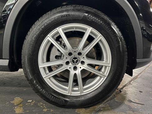 Used 2025 Mercedes-Benz GLC 300 4MATIC image 9