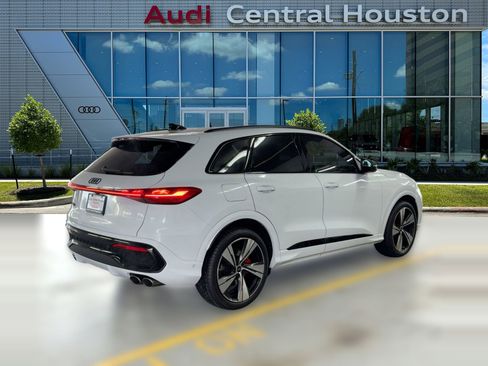 New 2025 Audi SQ5 Prestige image 9