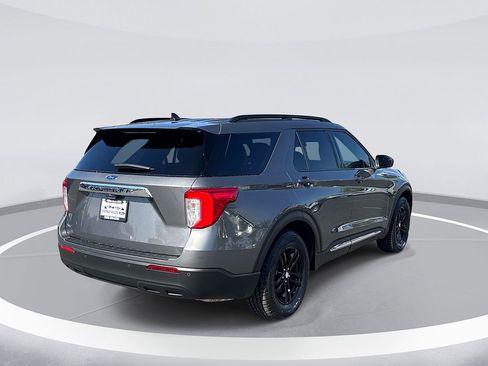 Certified 2023 Ford Explorer XLT RWD image 5
