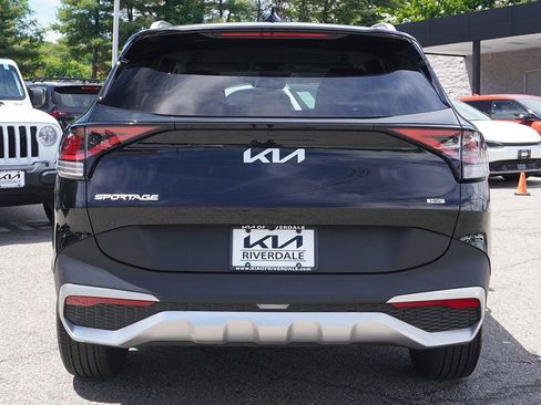 Used 2025 Kia Sportage EX AWD/4WD image 12
