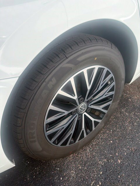 Used 2019 Volkswagen Jetta SE w/ Cold Weather Package FWD image 14