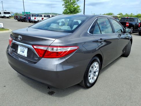Used 2015 Toyota Camry LE image 3