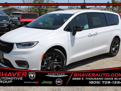 New 2026 Chrysler Pacifica Select
