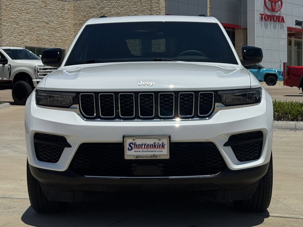 Used 2025 Jeep Grand Cherokee Laredo X w/ Luxury Tech Group I AWD/4WD image 7
