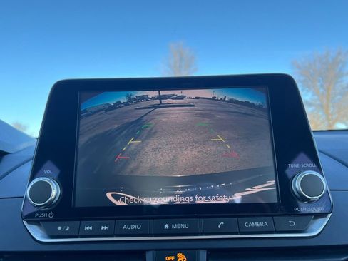 Used 2023 Nissan Altima 2.5 SV image 9