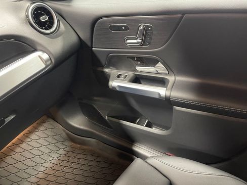 Used 2026 Mercedes-Benz GLB 250 4MATIC image 27