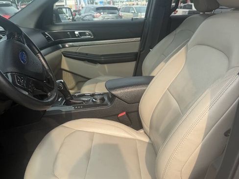 Used 2019 Ford Explorer XLT w/ Equipment Group 202A AWD/4WD image 3