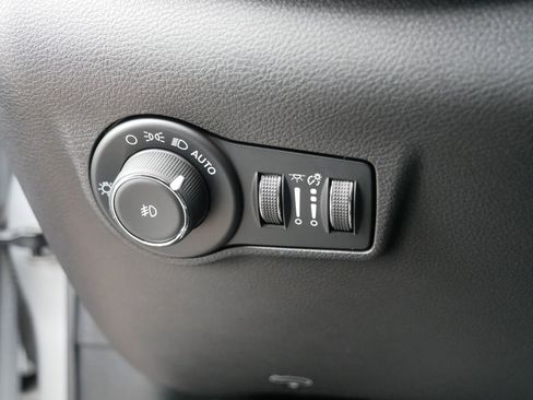 Used 2025 Jeep Compass Latitude w/ Altitude Special Edition image 14