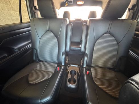 Used 2025 Toyota Highlander XSE AWD/4WD image 41