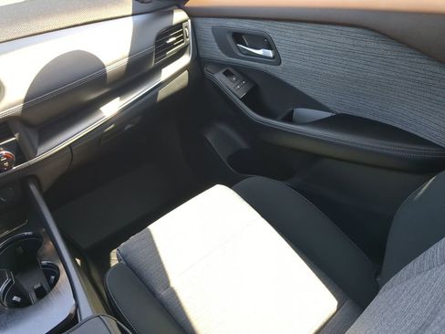 Used 2023 Nissan Rogue SV FWD image 15