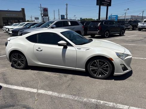 Used 2015 Scion FR-S RWD image 4