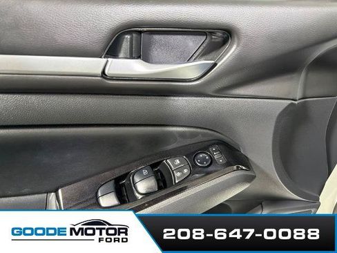 Used 2024 Nissan Altima 2.5 SR FWD image 9