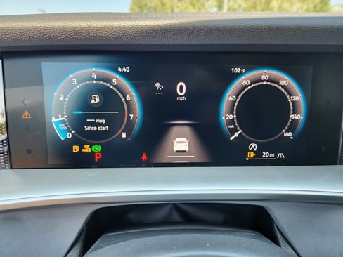 New 2025 Volkswagen Tiguan SE image 11