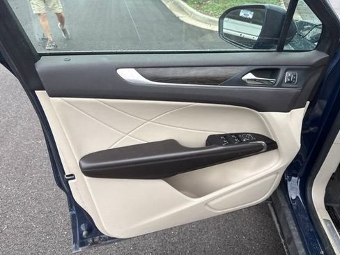 Used 2019 Lincoln MKC Reserve AWD/4WD image 8