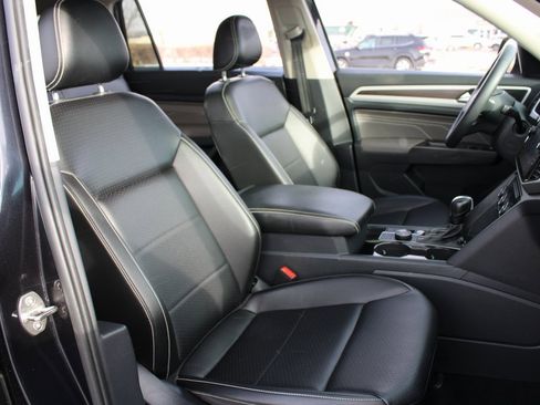 Certified 2022 Volkswagen Atlas SE w/ Black Wheel Package image 27