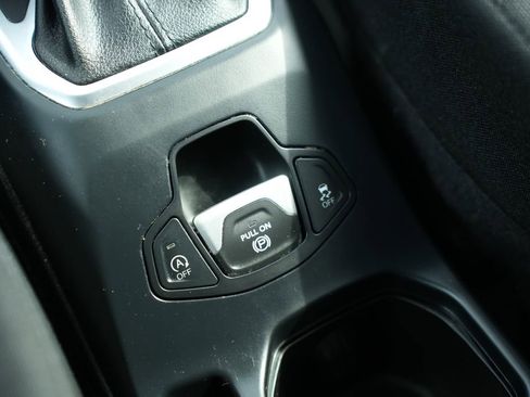 Used 2021 Jeep Renegade Latitude w/ Luxury Group I image 39