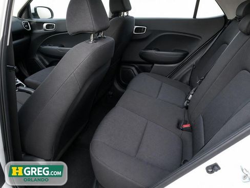 Used 2021 Hyundai Venue SE FWD image 11