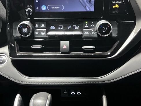 Used 2024 Toyota Highlander LE image 16