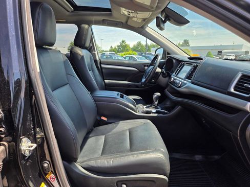 Used 2018 Toyota Highlander XLE AWD/4WD image 11