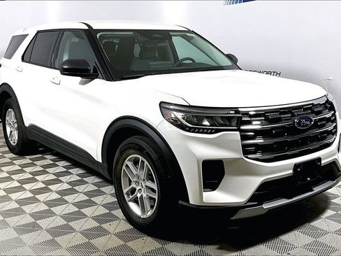 New 2026 Ford Explorer Active RWD image 2