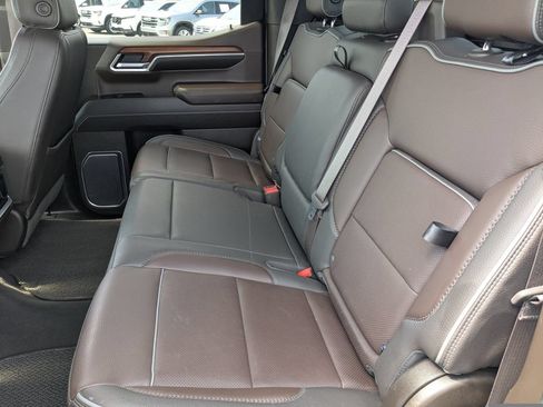 Used 2022 GMC Sierra 1500 Denali w/ Denali Reserve Package AWD/4WD image 17