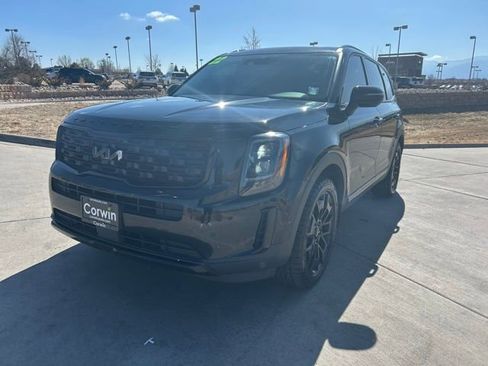 Used 2022 Kia Telluride EX w/ EX Premium Package image 3