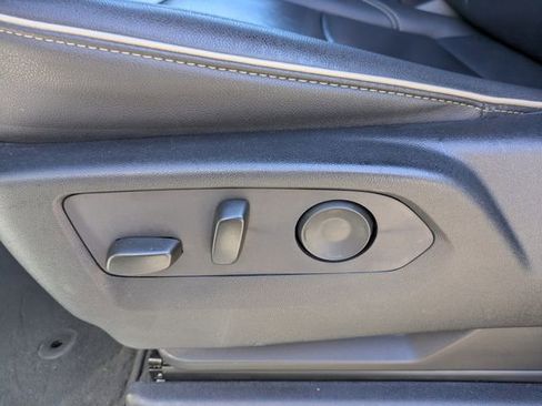 Used 2024 Chevrolet Suburban Premier image 25