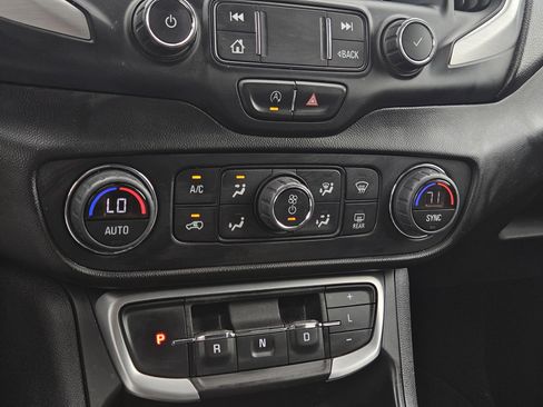 Used 2022 GMC Terrain SLT image 26