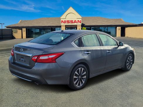 Used 2016 Nissan Altima 2.5 SV w/ Convenience Package image 4