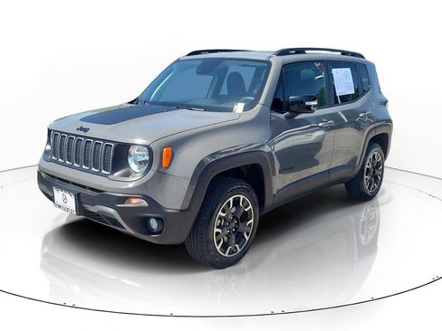 Used 2023 Jeep Renegade Latitude AWD/4WD image 2