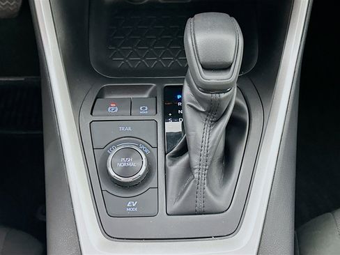 Used 2025 Toyota RAV4 XLE image 24