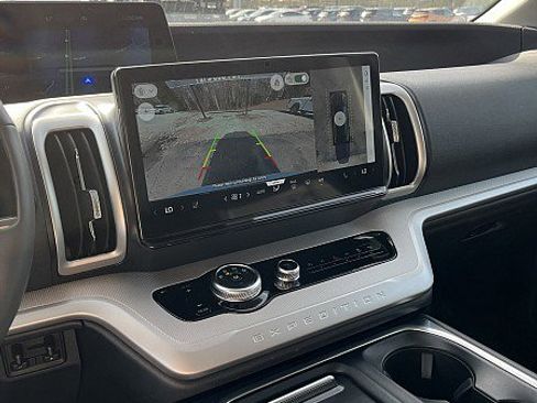 Used 2025 Ford Expedition Active image 10