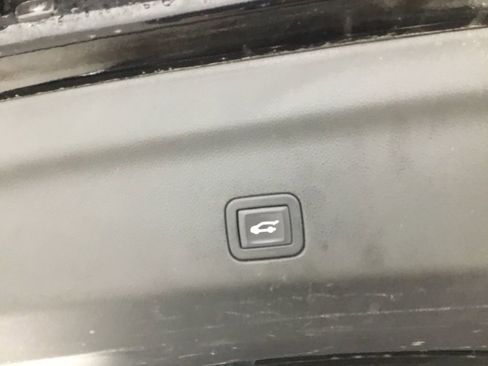 Used 2025 Chevrolet Tahoe Z71 w/ Comfort Package image 20