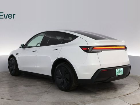 Used 2026 Tesla Model Y 2WD image 14
