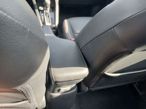Used 2020 Nissan Kicks SR w/ SR Premium Package FWD image 29