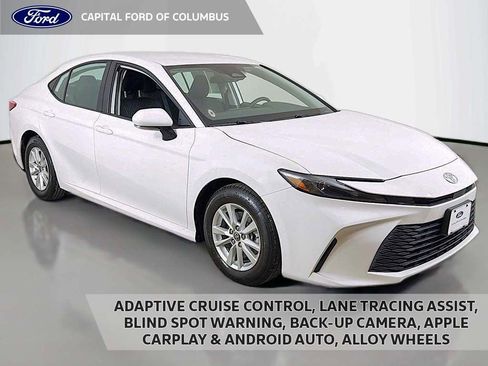 Used 2025 Toyota Camry LE image 1