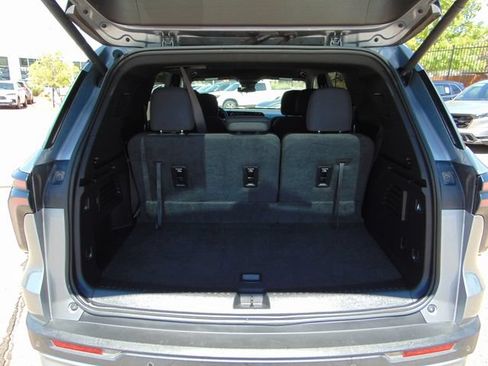 Used 2024 Chevrolet Traverse LT AWD/4WD image 24