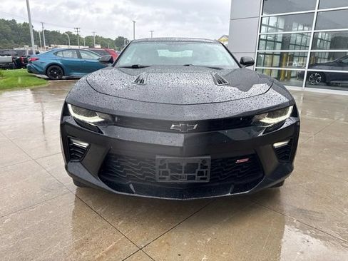 Used 2018 Chevrolet Camaro SS w/ LPO RS/SS Interior Package RWD image 2