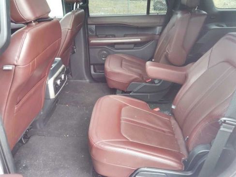 Used 2024 Ford Expedition Limited image 6