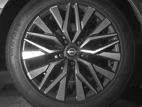 Used 2025 Nissan Altima 2.5 SV FWD image 15