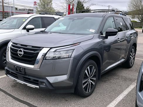 Used 2023 Nissan Pathfinder Platinum w/ Cargo Package AWD/4WD image 3