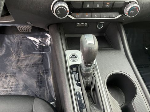 Used 2025 Nissan Altima 2.5 SV FWD image 41