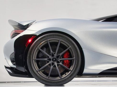 Used 2022 McLaren 765LT RWD image 16